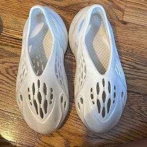 Yeezy foam runners